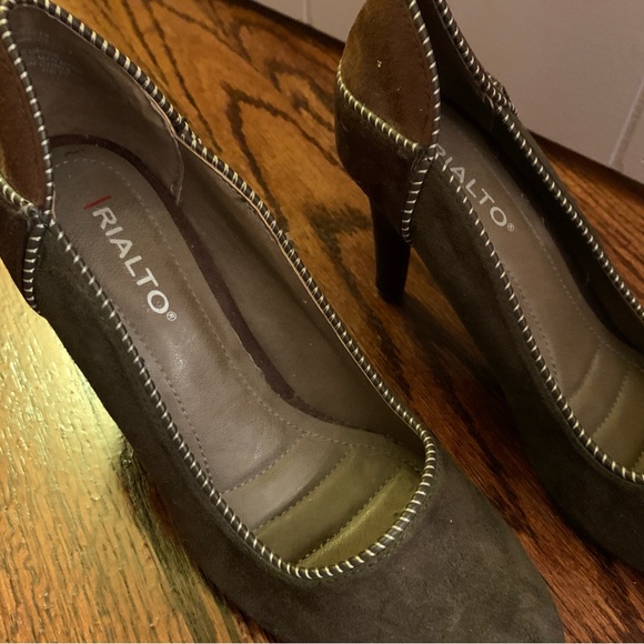 Elegant Brown Suede Women's Heels - Picture 2 of 8